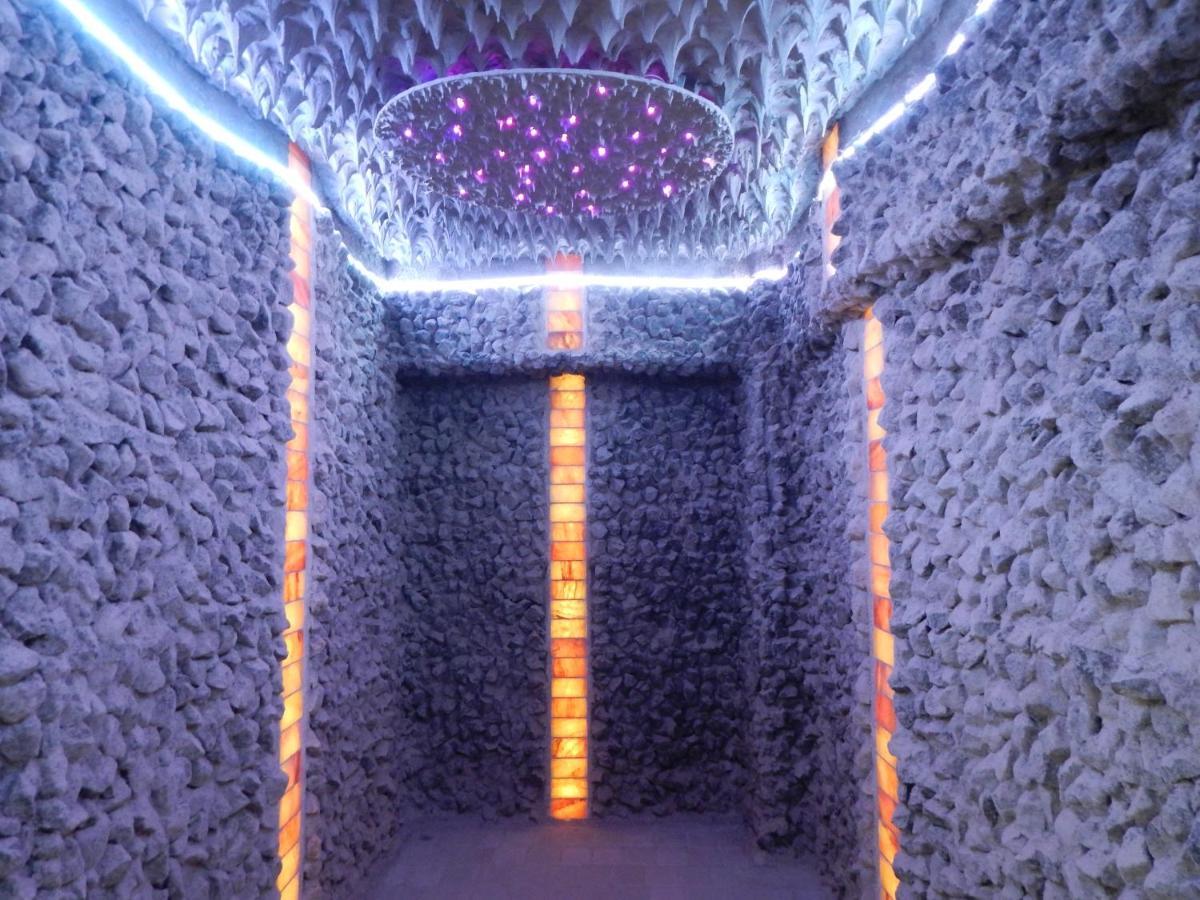 Hotel Traian Caciulata Călimăneşti エクステリア 写真