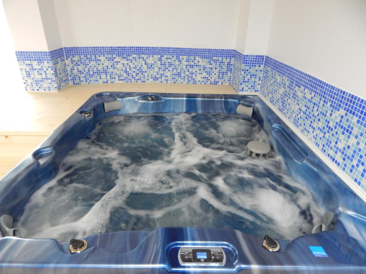 Hotel Traian Caciulata Călimăneşti エクステリア 写真
