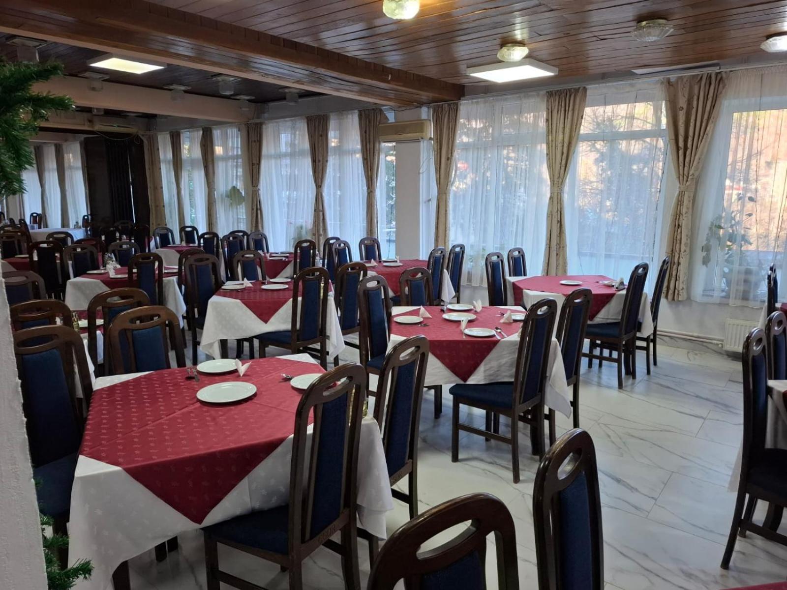Hotel Traian Caciulata Călimăneşti エクステリア 写真